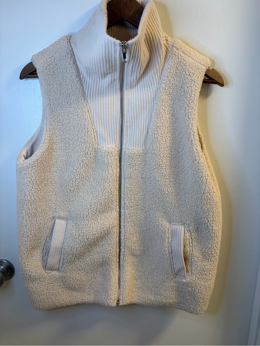 Sage Collective Cream Sherpa Fleece Full Zip Vest Size S